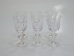 STRAUSS  Seis cálices para licor da marca Strauss em cristal translúcido, medindo 12 cm x 5 cm.