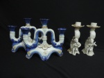 Lote com 2 pares de candelabros feitos em porcelana. Com marcas de desgaste do tempo. Medindo a maior 0,19 cm x 0,21 cm.