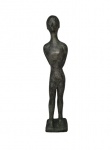 Bruno Giorgi - Linda escultura feita em bronze patinado, representando um " Menino", com medidas de 93cm x 30cm. Assinada na peça e com base em granito preto.