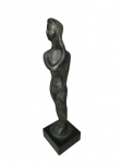 Bruno Giorgi - Linda escultura feita em bronze patinado, com medidas de 103 cm x 25cm. Assinada na peça e com base em granito preto.