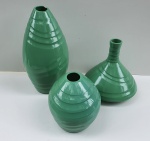 Lote com 3 peças medindo a maior: 33 cm x 18 cm. Possui bicado em uma das peças.