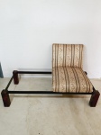 Zalszupin - Belo e antigo banco componível de 02 lugares. Peça precisando de restauro e falta uma dos assentos. Medidas: (L) 0,64 cm x (C) 1,47 m x (A) 0,82 cm.