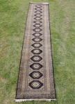 Bela passadeira Persa com medidas de 335cm x 77cm.