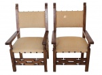 Antigo Par de Poltronas estilo Trono, feitas em madeira nobre, com estofado em tecido na cor bege, apresentando manchas. Poltronas em bom estado. Medidas de 109cm de alt do encosto, 48cm de alt assento, 63cm de larg e 63cm de prof.