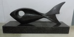 Ceschiatti - Espetacular escultura em forma de peixe, feita em bronze patinado. Peça bem imponente, com medidas de 90 cm x 25 cm x 43 cm. Assinada na peça e com o selo da fundição ZANI. Possui base em mármore preto.