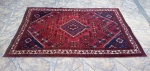 Belíssimo tapete persa medindo 2,10 m x 1,36 m.