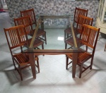 Belíssima mesa com 6 cadeiras com base em madeira nobre e tampo em vidro 15mm. Mede 226 cm x 120 cm x78 cm. (Retirada no bairro de Campo Grande, RJ).