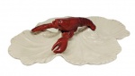 Petisqueira em faiança de origem americana com pega em forma de lagostim. Med. 48 x 35 cm