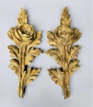 Antigos fragmentos em madeira entalhada e dourada . Med.. 45 cm