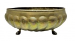 Centro de mesa em bronze dourado , bojo gomado e pés em garra, necessita polimento (marcas do tempo) Med. 30 cm diam x 13 cm alt