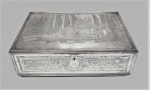 Bela caixa em metal espessurado a prata . Med. 32 x 20 cm