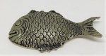 GUCCI : Abridor de garrafas em bronze em forma de peixe , marcado no fundo "Gucci" , made in Italy  . Med. 8 x 5 cm
