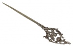 Objeto usado para espetar assados em metal prateado de origem austríaco marca "Krupp Berndorf". Med. 23 cm
