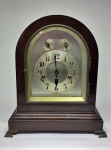 Antigo relógio de mesa da marca  JUNGHANS WURTTEMBERG , do início dos anos 1900. Westminster com 5 hastes . Caixa em mogno. (maquina necessita revisão ). Med. 30 x 20 x 35 cm alt