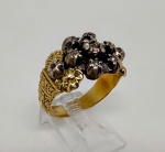 Excepcional e antigo anel em ouro amarelo finamente cinzelado e diamantes , jóia procedente da Bahia do 3º quartel do séc XVIII. Aro 20  Peso 9,8 gr