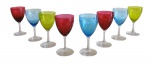St. Louis : Conjunto de 8 taças coloridas em fino cristal lavrado St Louis , constando de 3 taças na cor rubi , 3 taças na cor azul e 2 taças na cor verde . Med. 15,5 cm alt