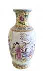 Lindo vaso em porcelana chinesa período republicano . China séc XX. Med. 43 cm alt