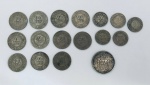Numismática - Lote contendo 17 moedas, sendo: onze moedas de 400 reis, cinco moedas de 200 reis de níquel, datas raras e uma de 5 pesetas em prata 900.