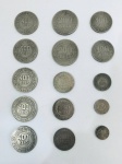 Numismática  Lote contendo 15 moedas, sendo: cinco moedas de 400 reis, cinco moedas de 200 reis, três moedas de 100 reis, uma moeda de 50 reis e uma moeda de 20 reis, República e Império.
