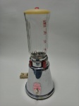Liquidificador Walita base de metal e copo de vidro perfeito. Completo, funcionando, 120 volts. Med. Alt. 42 cm. Diâm 18 cm.