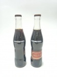 Lote com duas garrafas de vidro refrigerante ginger-ale, Antártica, 300 ml, original anos 80, lacradas. Rótulos conforme as fotos. Tampinha enferrujada. Med. Alt. 24 cm.