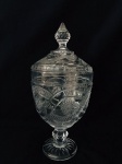 Linda Compoteira em demi cristal lapidado. Med. Alt. 34 cm. Diâm. 15 cm.