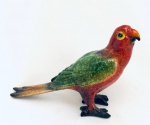 Escultura de arara, em resina de qualidade. Med. 17 cm.