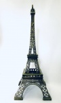 Torre Eiffel  Paris, decorativa em metal, desmontável em duas partes. Med. Alt. 50 cm.