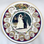 Prato decorativo em porcelana, celebração do casamento de suas altezas, o príncipe e a princesa Andrew, duque e duquesa de York, na abadia de Westminster, em 23 de Julho de 1986. Med. Diâm. 22 cm.
