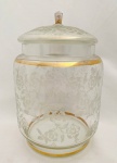 Linda biscoiteira em vidro jateado com decoração floral, detalhes em dourado. Med. 18x11 cm.
