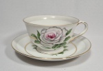 Belíssima xícara de chá, de coleção, em fina porcelana japonesa - Noritake, com decoração de rosa e folhas, filetada a ouro.