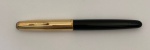 Caneta tinteiro Parker, peça de coleção, na cor preta. Pena em ouro, com inscrição Parker Pen, original, tampa e clips em plaquet 1/8, 14K Gold Filled, made in U.S.A., Sistema vacumatic. Em excelente estado.