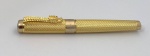 Caneta tinteiro Jinhao 1200, dourada, em estado de nova, clips em formato de cabeça de dragão, com duas pedras incrustadas nos olhos. Pena original em ouro e aço, Jinhao 18K GP.