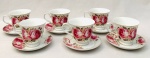 Belíssimo conjunto para chá em porcelana japonesa, decoração de rosas, contendo 12 peças, sendo: seis xícaras e seis pires. Em perfeito estado.