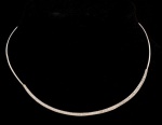 COLAR RÍGIDO EM OURO BRANCO 18K 720 COM 60 BRILHANTES FULL CUT DE APROX 1,20 QUILATES TOTAL. PESO 14,2 GRAMAS MEDINDO 36CM DE CIRCUNFERÊNCIA INTERNA.Assista ao vídeo.