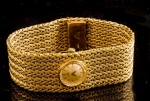 RELÓGIO OMEGA BRACELETE FEMININO EM OURO ROSÊ 18K CONTRASTADO. PESO BRUTO 84,1 GRAMAS. CAIXA MEDE 15MM DE DIÂMETRO E A PULSEIRA 19,5CM ABERTA X 2,4CM  NO CENTRO X 2CM NAS PONTAS.MECÂNICO, FUNCIONANDO.A GARANTIA DO RELÓGIO É SOMENTE NO QUE SE REFERE À SUA AUTENTICIDADE.Assista ao vídeo.