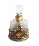 Perfumeiro em vidro satinado adornado por guirlandas e volutas em metal acinzelado com pedra lapidada ao centro e culminado com tampa lapidada estilo diamante.