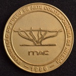 Medalha Comemorativa, Inauguração do Museu de Arte Contemporânea de Niterói, Ano 1996, Bronze Dourado, Muito Bem Conservada.