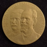 Medalha Comemorativa, Presidente Theod. Roosevelt / Rodrigues Alves - Terceira Conferência Internacional Americana - Rio de Janeiro/ Brasil, Ano 1906, Gravador Elm & Agry, Bronze, Muito Bem Conservada.