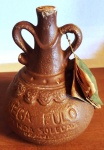 Antiga garrafa de cachaça em cerâmica lacrada . Sem garantias 