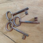 Kit de chaves antigas em ferro . No estado . Medem: 12 cm 