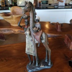 Estatua africana de resina - Mede: 36 cm 