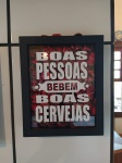 Porta tampinha  de parede . Mede: 23x33 cm 
