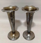 Par de antigos solifleurs em metal formato de tulipas. Medem: 17 cm 