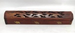 Porta incenso em madeira ricamente trabalhado com suporte para acondicionameto dos incenso . Mede: 31 cm