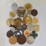 Lote de 20 antigas medalhas premiais em diversos materiais 
