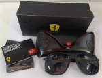 ÓCULOS, ATRIBUIDO RAY BAN SCUDERIA FERRARI, COM ESTOJO, NOVO (SEM USO)