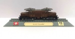 Belíssima miniatura de locomotiva super detalhada em metal c/ partes plásticas, escala 1/160  c/ base/trilho expositora personalizada. GE 6/6 ` CROCODILE ` SUÉCIA  - Aprox. 16 cm.