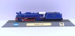 Belíssima miniatura de locomotiva super detalhada em metal c/ partes plásticas, escala 1/160  c/ base/trilho expositora personalizada. R.F.I.R.T.1-E-1 - ARGENTINA - Aprox. 16 cm.