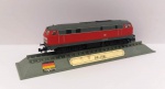 Belíssima miniatura de locomotiva super detalhada em metal c/ partes plásticas, escala 1/160  c/ base/trilho expositora personalizada. BR-218 - ALEMANHA  - Aprox. 16 cm.